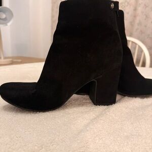 Elegant Black Heeled Boots